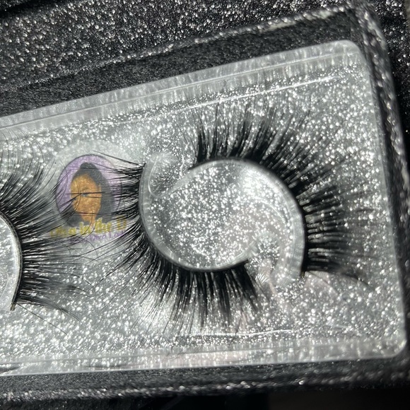 2 pairs of Mink Lashes - Picture 2 of 2